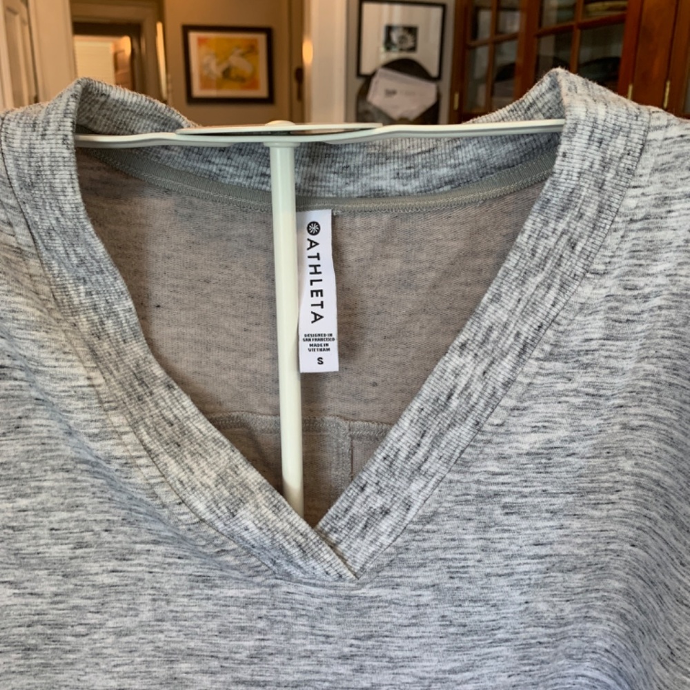 Athleta Serenity‎ Sweatshirt tee. Worn 2-3x - Picture 5 of 5